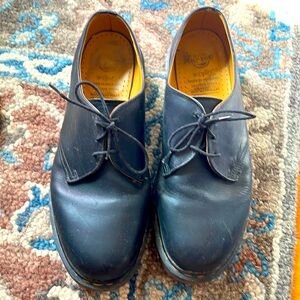 Dr. Marten mens size 11 Black Oxford Shoe